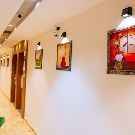 Hotel Lee Grand Ānand Eksteriør billede