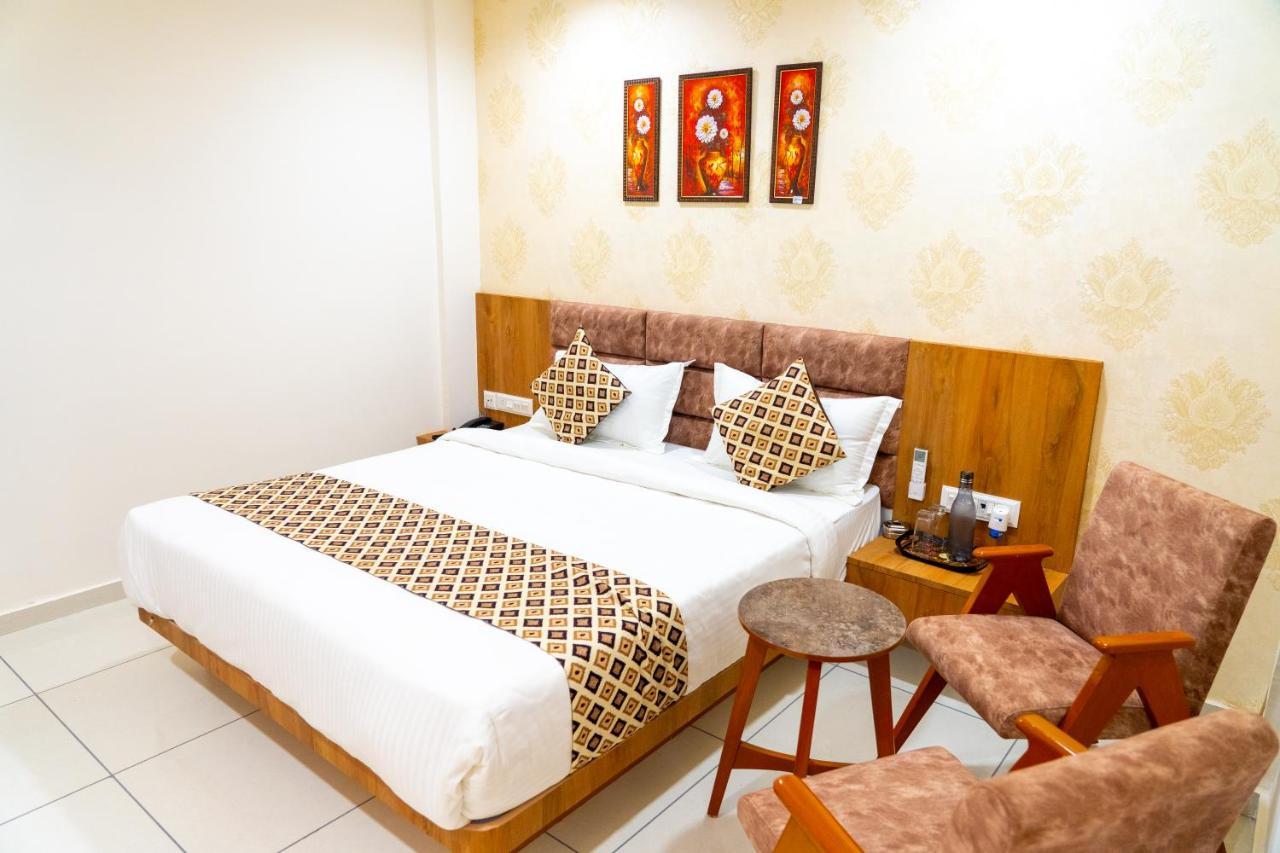 Hotel Lee Grand Ānand Eksteriør billede