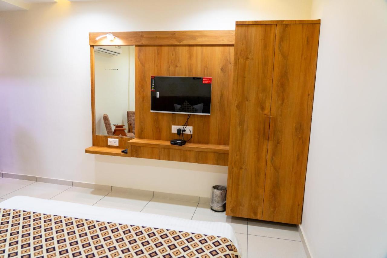 Hotel Lee Grand Ānand Eksteriør billede